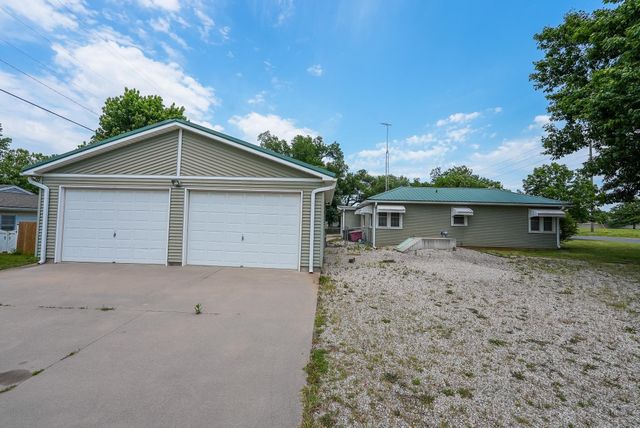 1305 N Country Club Rd, El Dorado, KS 67042
