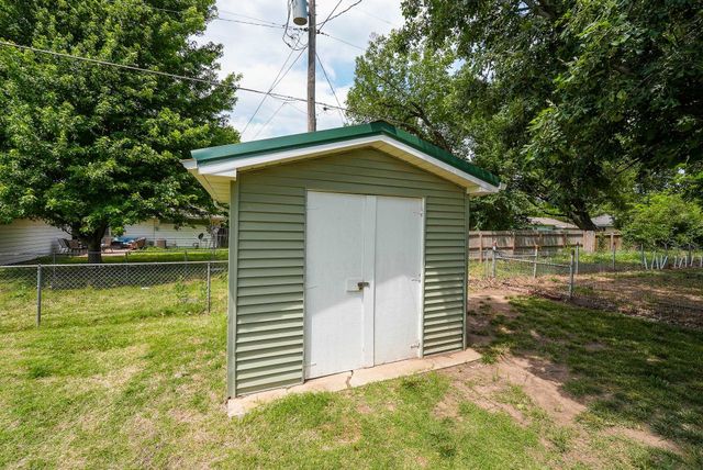 1305 N Country Club Rd, El Dorado, KS 67042