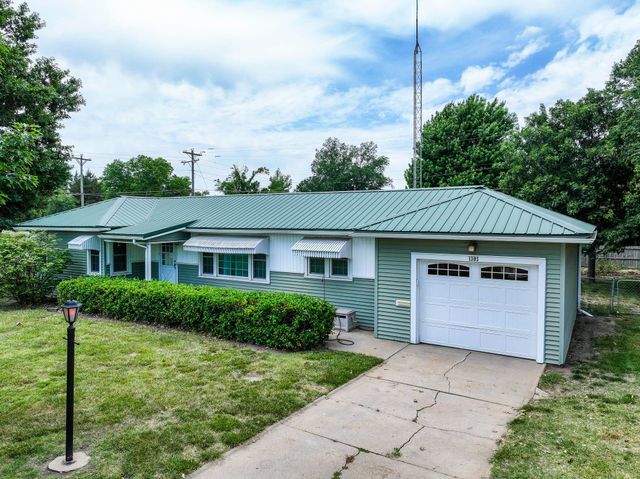 1305 N Country Club Rd, El Dorado, KS 67042