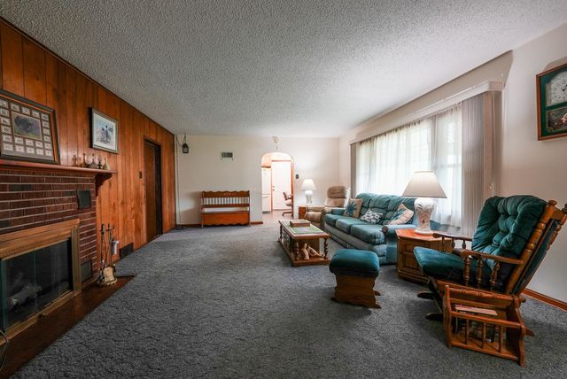 1305 N Country Club Rd, El Dorado, KS 67042