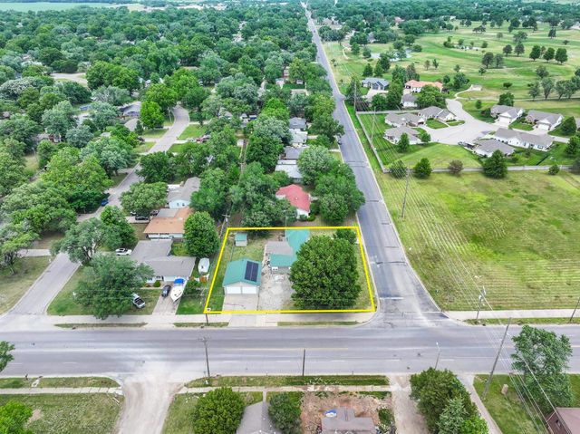 1305 N Country Club Rd, El Dorado, KS 67042