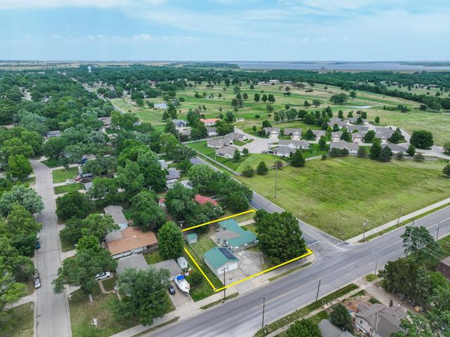 1305 N Country Club Rd, El Dorado, KS 67042
