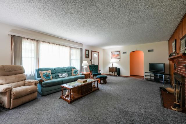 1305 N Country Club Rd, El Dorado, KS 67042