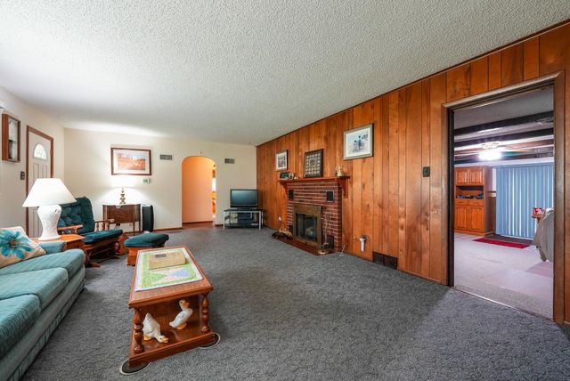 1305 N Country Club Rd, El Dorado, KS 67042