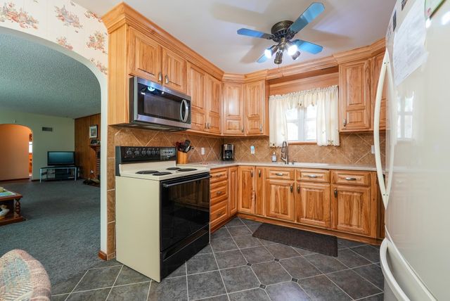 1305 N Country Club Rd, El Dorado, KS 67042