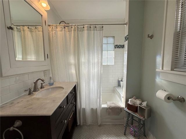 450 W 62nd Terrace, Kansas City, MO 64113