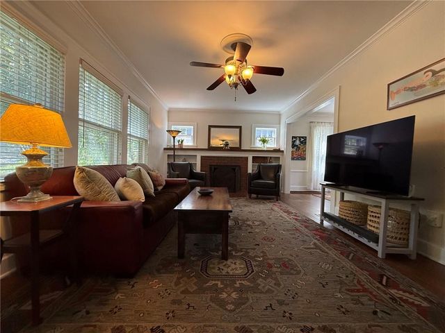 450 W 62nd Terrace, Kansas City, MO 64113