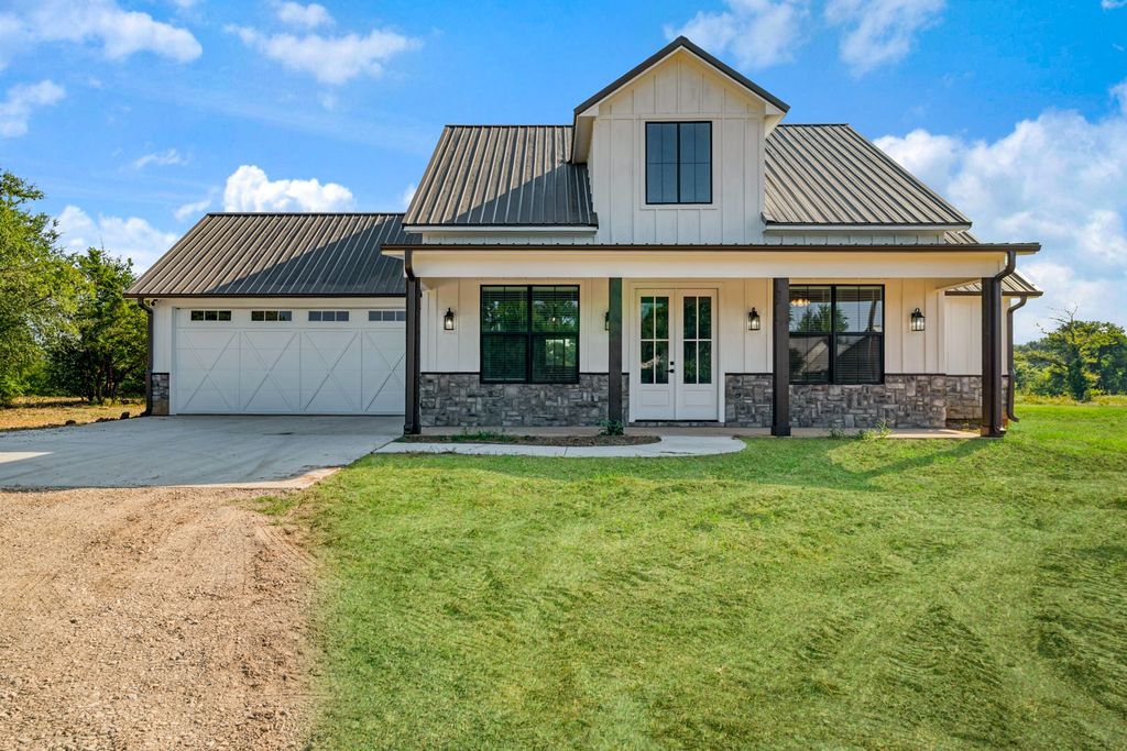 520 PR 14901, Paris, TX 75460