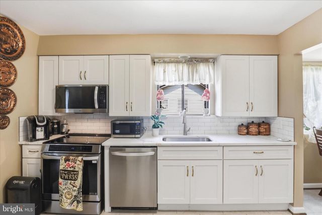 211 KEYES CT, Sterling, VA 20164