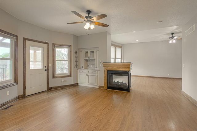 1004 Aspen Drive, Liberty, MO 64068