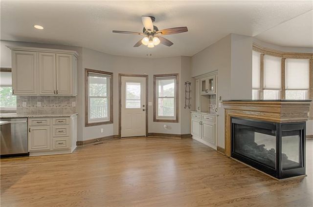 1004 Aspen Drive, Liberty, MO 64068