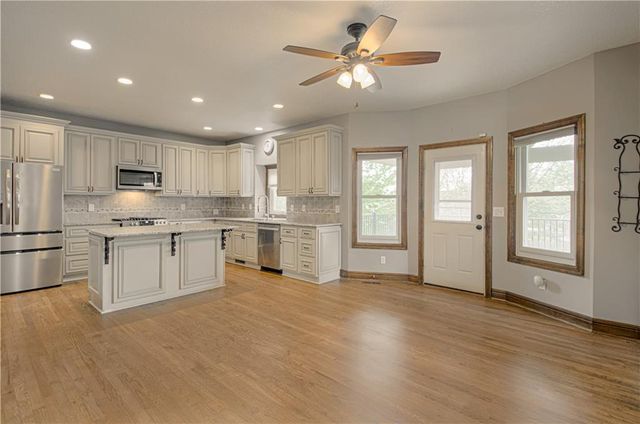 1004 Aspen Drive, Liberty, MO 64068