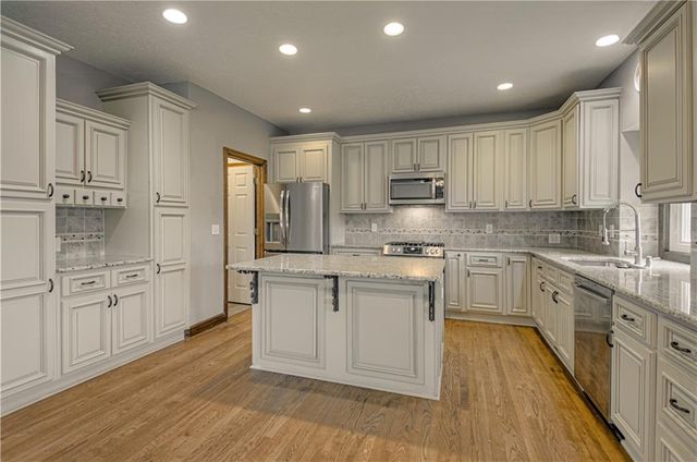 1004 Aspen Drive, Liberty, MO 64068