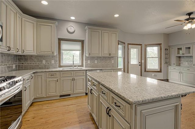 1004 Aspen Drive, Liberty, MO 64068