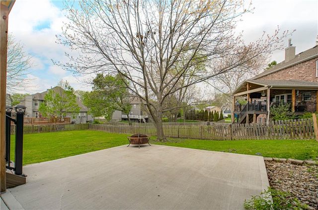 1004 Aspen Drive, Liberty, MO 64068