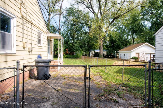 5003 Feys Dr, Louisville, KY 40216