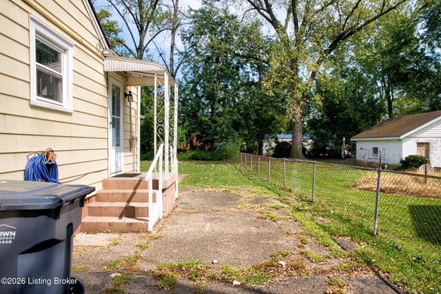 5003 Feys Dr, Louisville, KY 40216