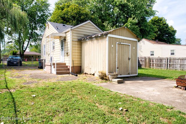 5003 Feys Dr, Louisville, KY 40216