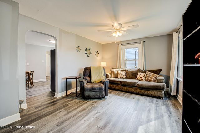 5003 Feys Dr, Louisville, KY 40216