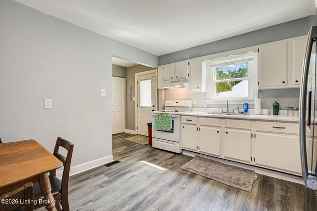 5003 Feys Dr, Louisville, KY 40216