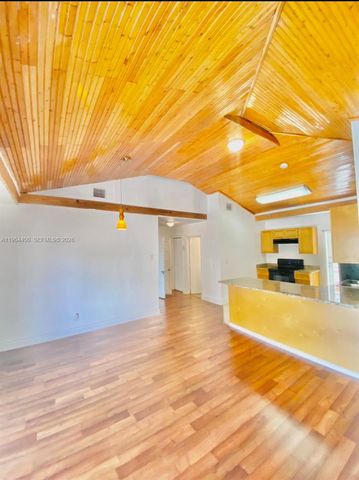 2402 NW 42nd St, Miami, FL 33142