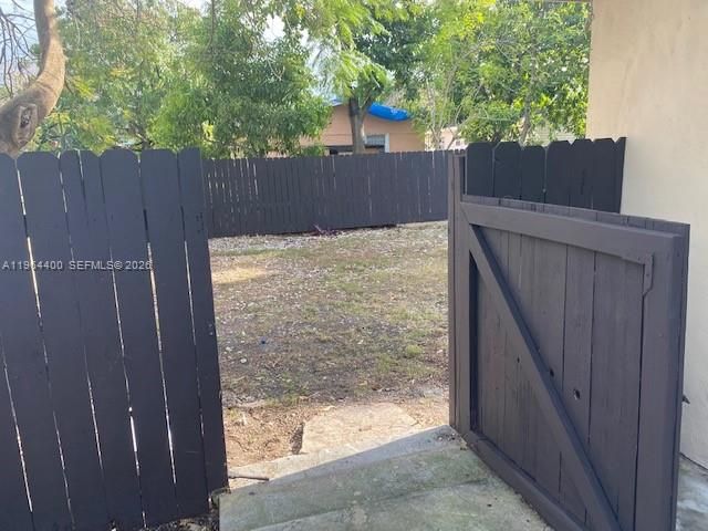 2402 NW 42nd St, Miami, FL 33142