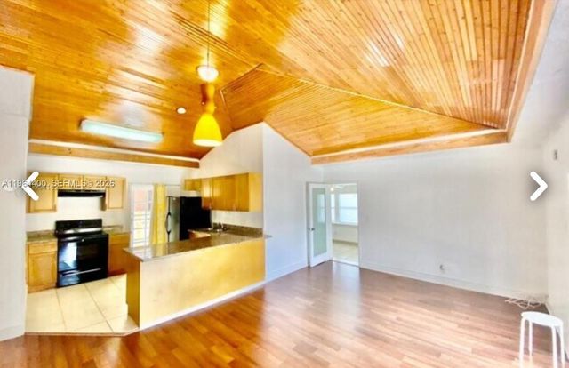 2402 NW 42nd St, Miami, FL 33142