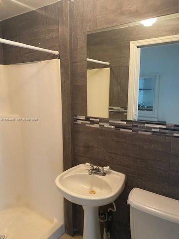 2402 NW 42nd St, Miami, FL 33142