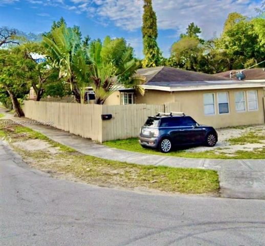 2402 NW 42nd St, Miami, FL 33142