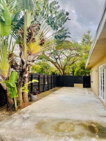 2402 NW 42nd St, Miami, FL 33142