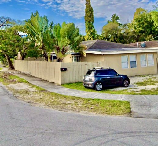 2402 NW 42nd St, Miami, FL 33142