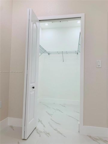 7050 NW 177th St 203-11, Hialeah, FL 33015