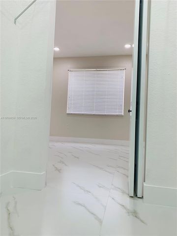 7050 NW 177th St 203-11, Hialeah, FL 33015