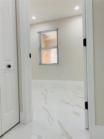 7050 NW 177th St 203-11, Hialeah, FL 33015