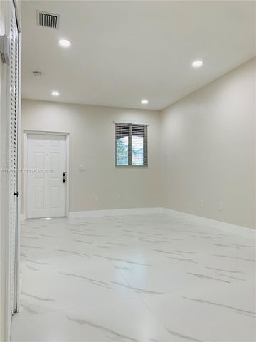 7050 NW 177th St 203-11, Hialeah, FL 33015