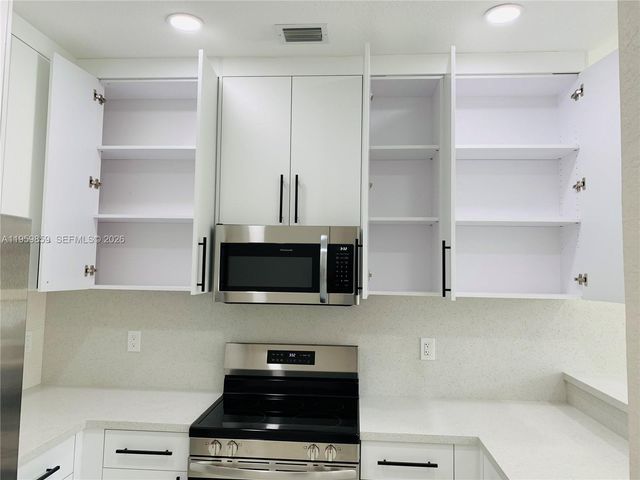 7050 NW 177th St 203-11, Hialeah, FL 33015