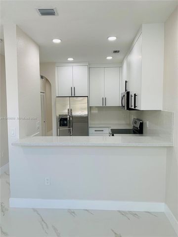 7050 NW 177th St 203-11, Hialeah, FL 33015