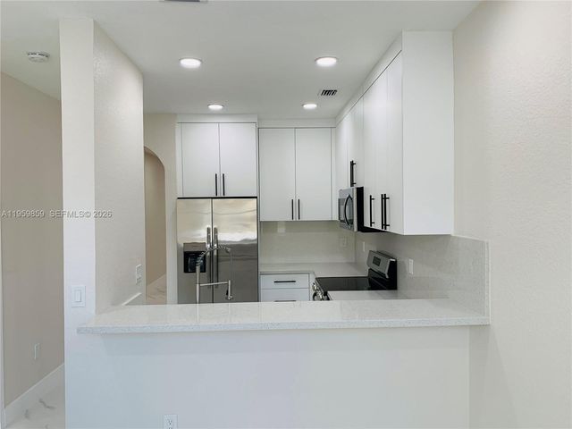 7050 NW 177th St 203-11, Hialeah, FL 33015