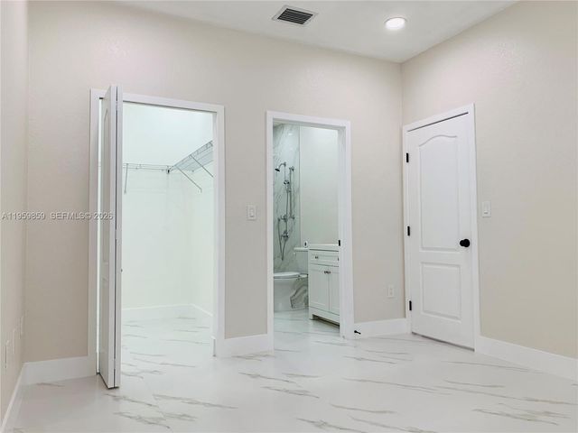 7050 NW 177th St 203-11, Hialeah, FL 33015