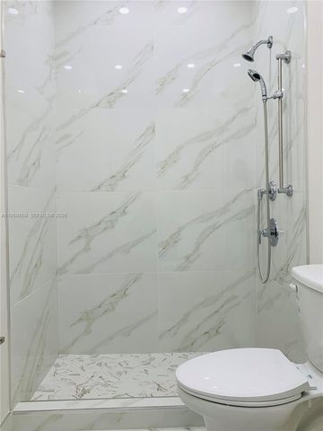 7050 NW 177th St 203-11, Hialeah, FL 33015