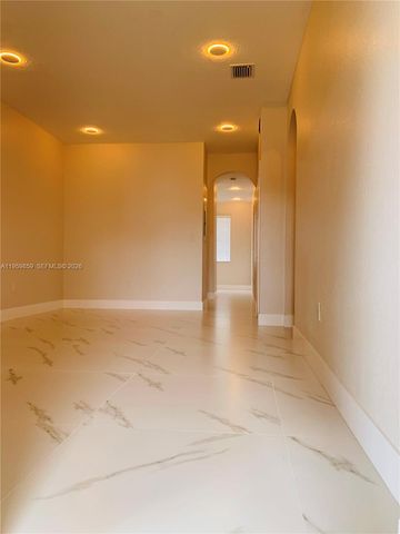 7050 NW 177th St 203-11, Hialeah, FL 33015