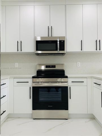 7050 NW 177th St 203-11, Hialeah, FL 33015