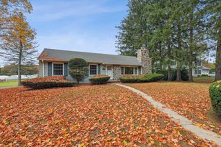 511 Shoemaker Ln, Agawam, MA 01001