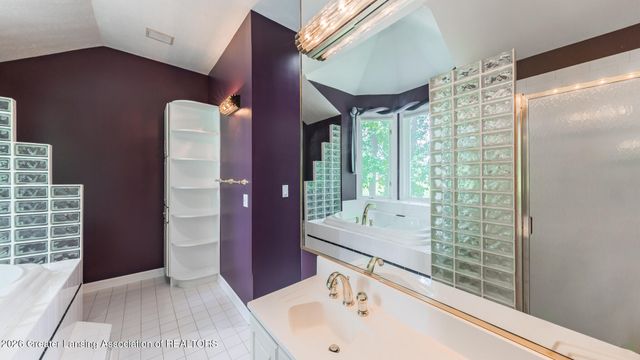 10082 Oak Island Drive, Laingsburg, MI 48848