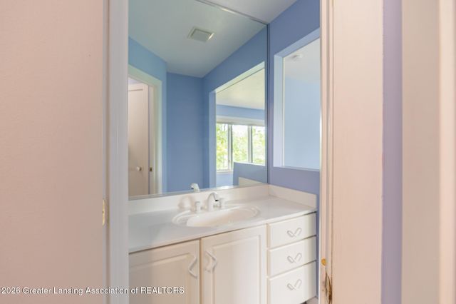 10082 Oak Island Drive, Laingsburg, MI 48848