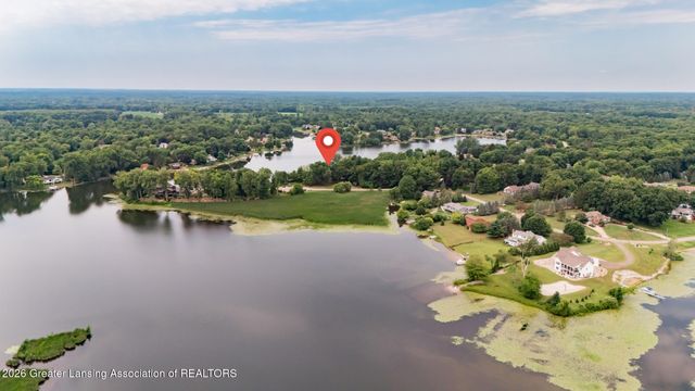 10082 Oak Island Drive, Laingsburg, MI 48848