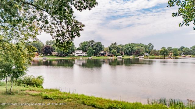 10082 Oak Island Drive, Laingsburg, MI 48848