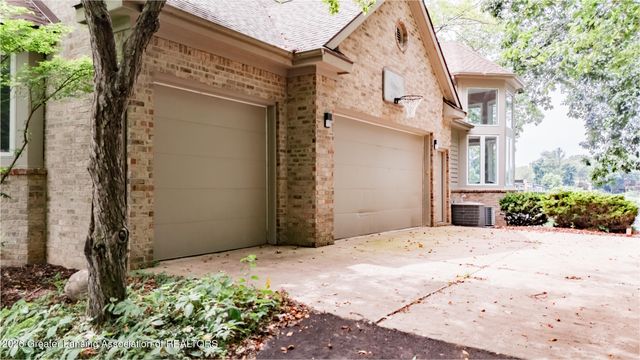 10082 Oak Island Drive, Laingsburg, MI 48848