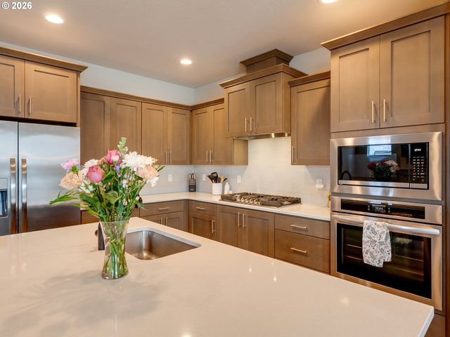 291 W 17TH St, Lafayette, OR 97127