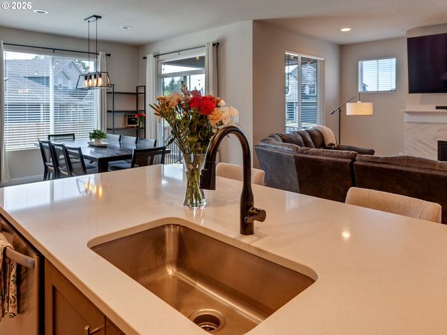 291 W 17TH St, Lafayette, OR 97127